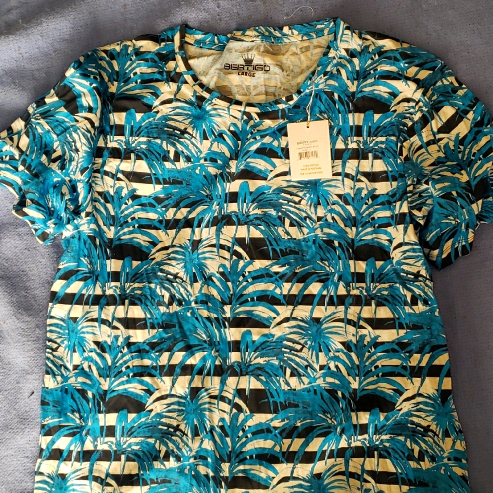Nwt mens bertigo tshirt size large